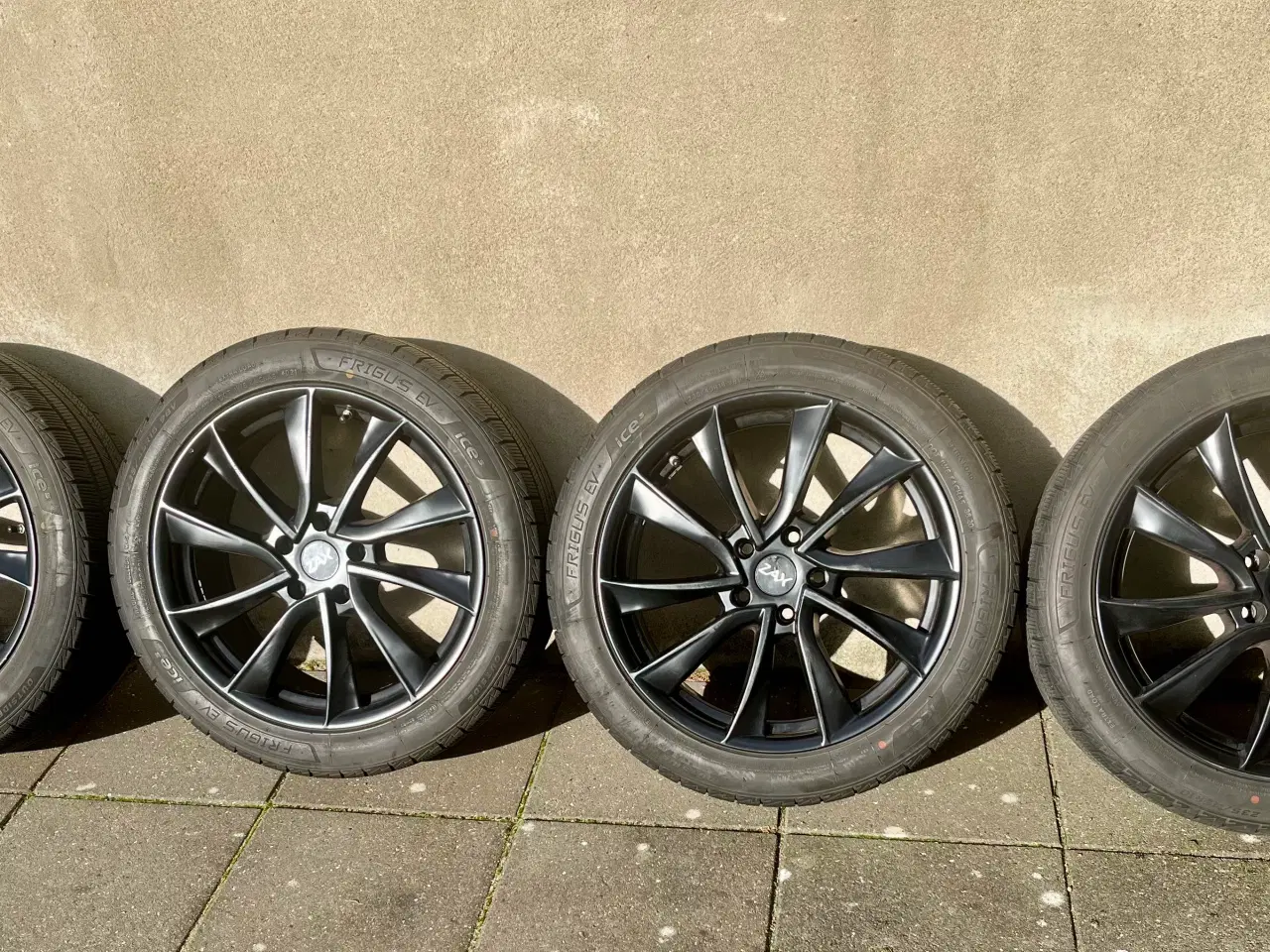 Billede 2 - Vinterdæk med fælge til Tesla model 3