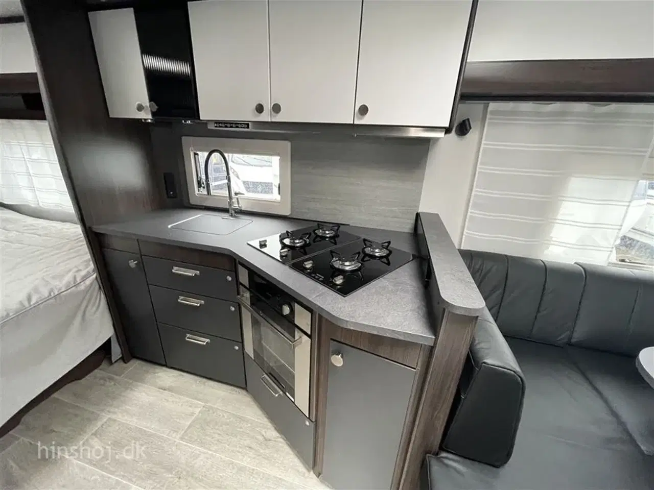 Billede 16 - 2024 - Polar Blackline 590 FWL   Polar Blackline den lækreste 60 års jubilæumsvogn se den hos Hinshøj Caravan