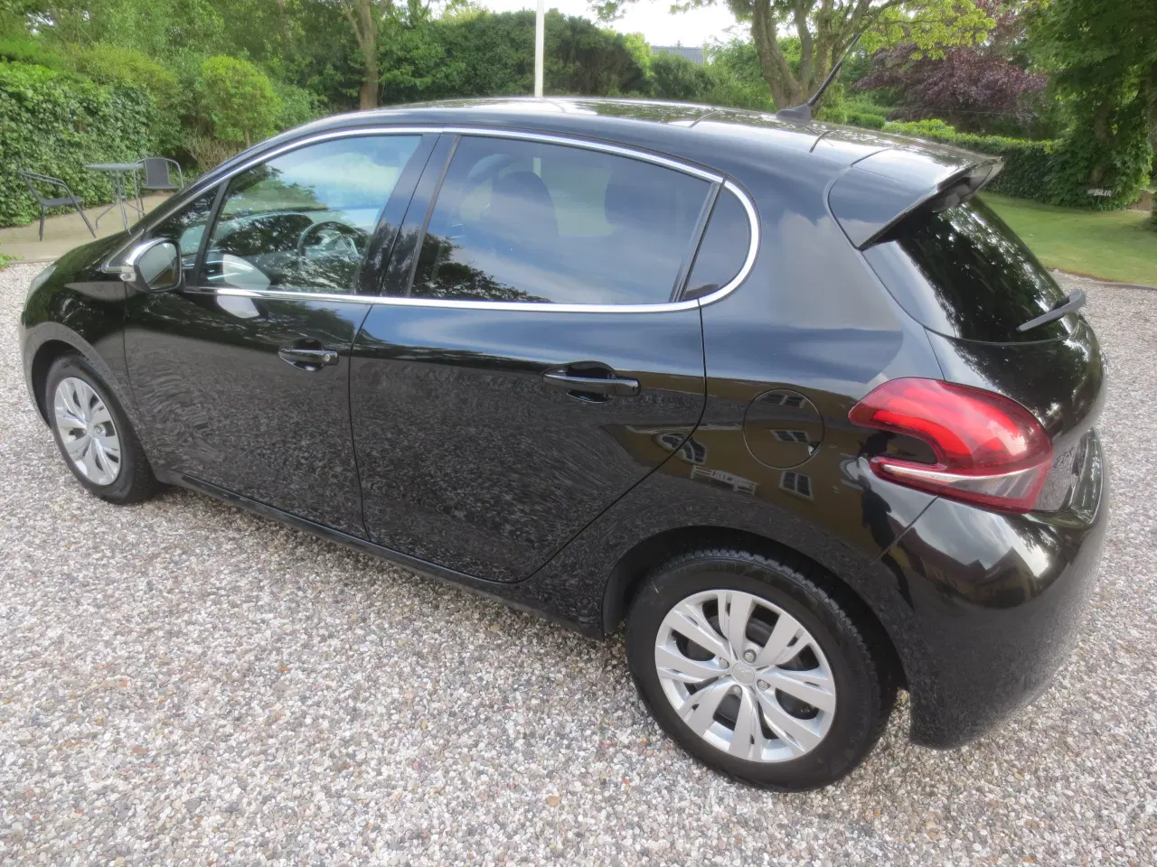 Billede 9 - Peugeot 208 1.6 Blue HDi  År 2017. Nysynet. 
