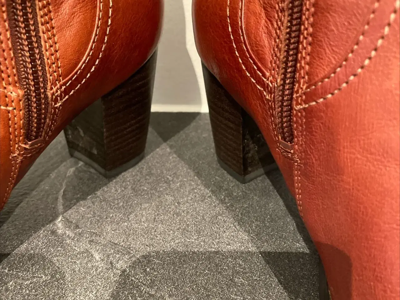 Billede 5 - Langskaftede ECCO støvle str 37 