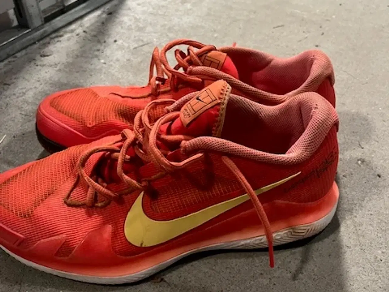 Billede 1 - Nike vapor pro str 44 / brugt 2 gange på grus