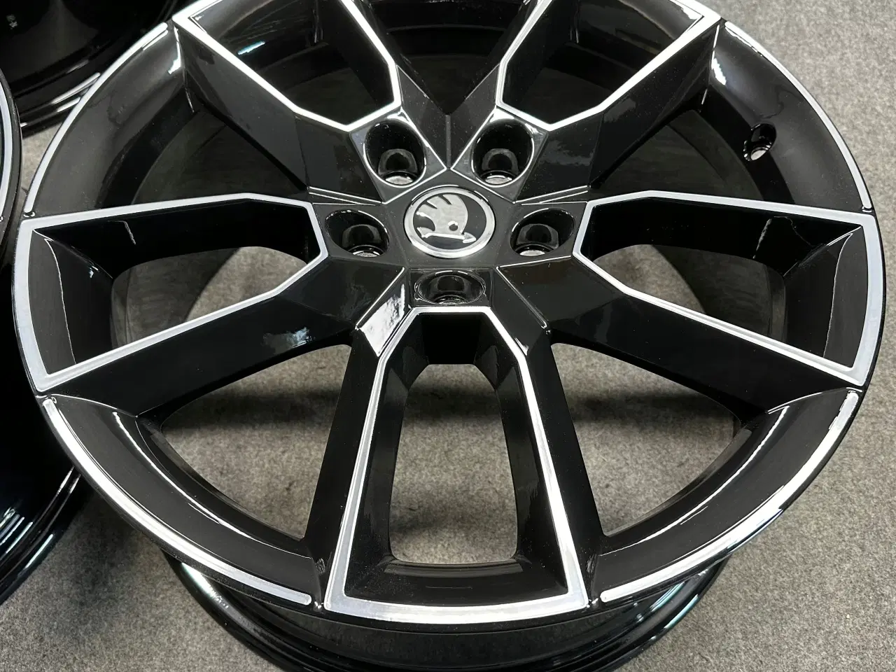 Billede 4 - SKODA OCTAVIA 18" Gemini 7.5" x 18" 5x112 ET 51