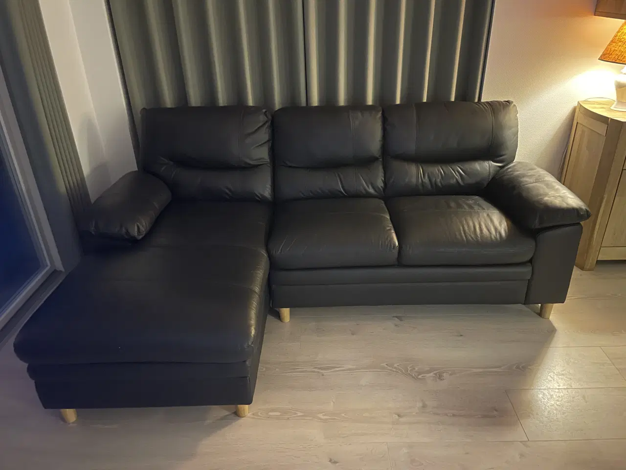 Billede 1 - Sort lædersofa m/chaiselong