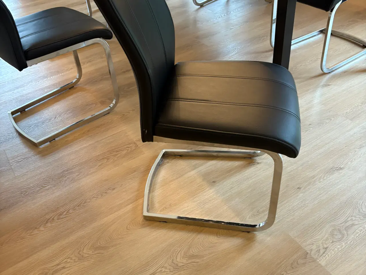 Billede 4 - Hvid laminat overflade med butterfly udtræk