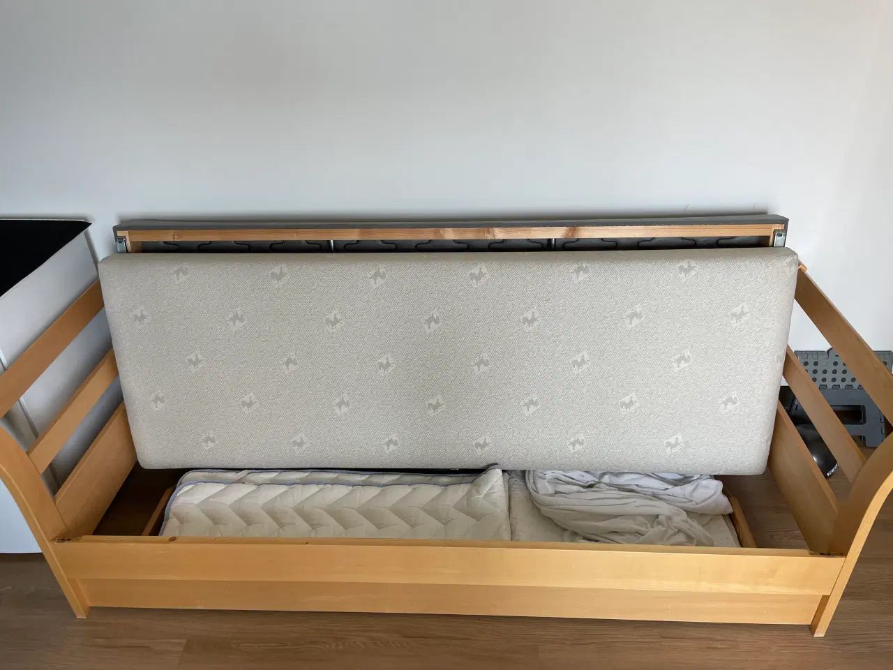 Billede 4 - Velholdt sovesofa med opbevaringsmagasin