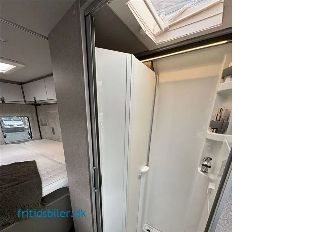 Billede 18 - 2024 - Hymer Yellowstone 140 Hk Hymer Yellowstone 140 Hk en flot og pæn campervan med langsgående senge på næsten 200 cm