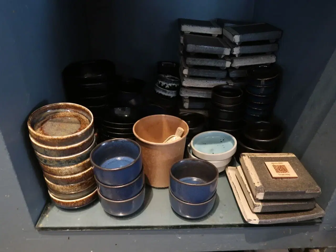 Billede 2 - 13 hylder med indhold