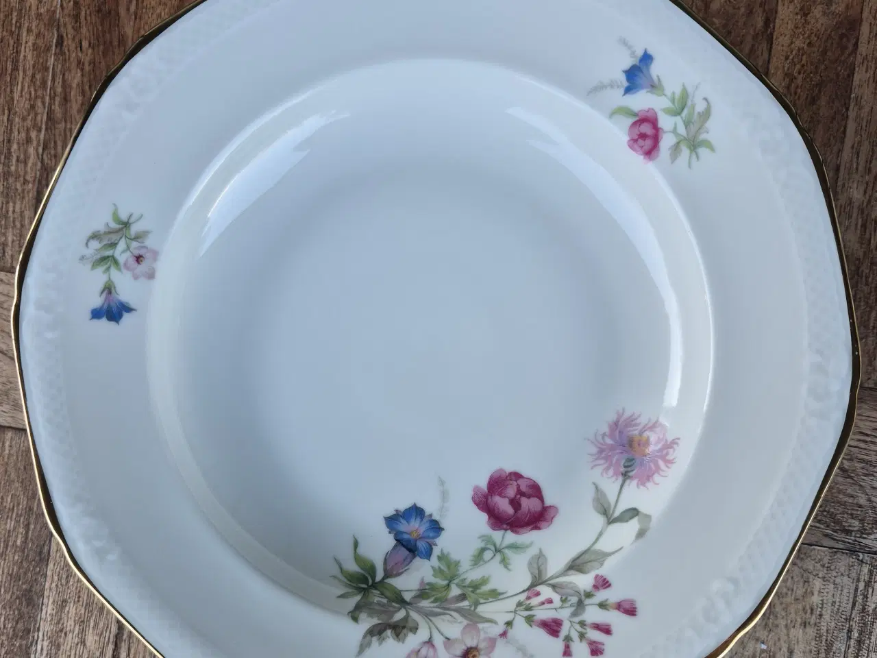 Billede 1 - Dyb tallerken 24 cm. --- Sorgenfri porcelæn