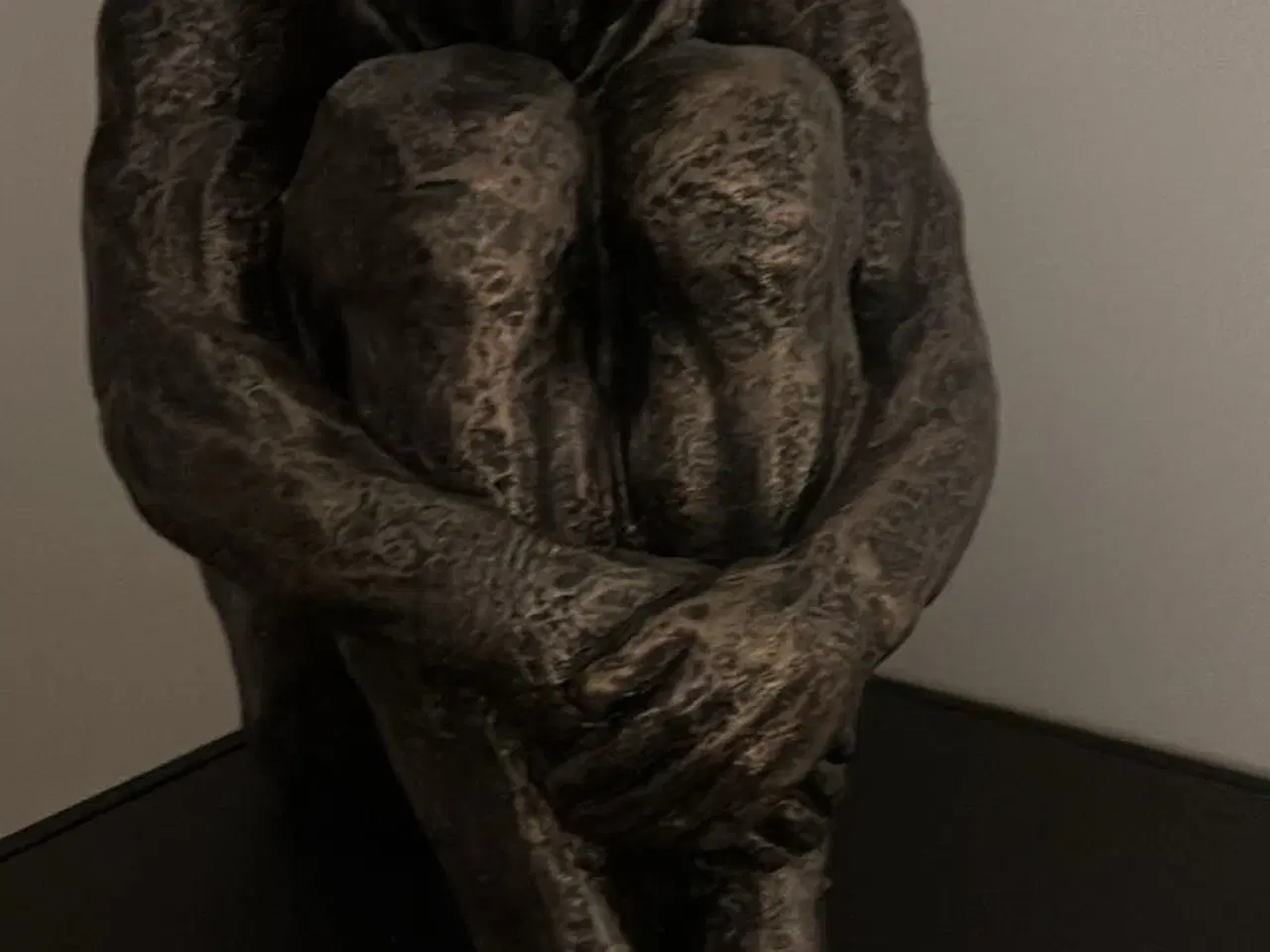 Billede 1 - Siddende mand 38 cm