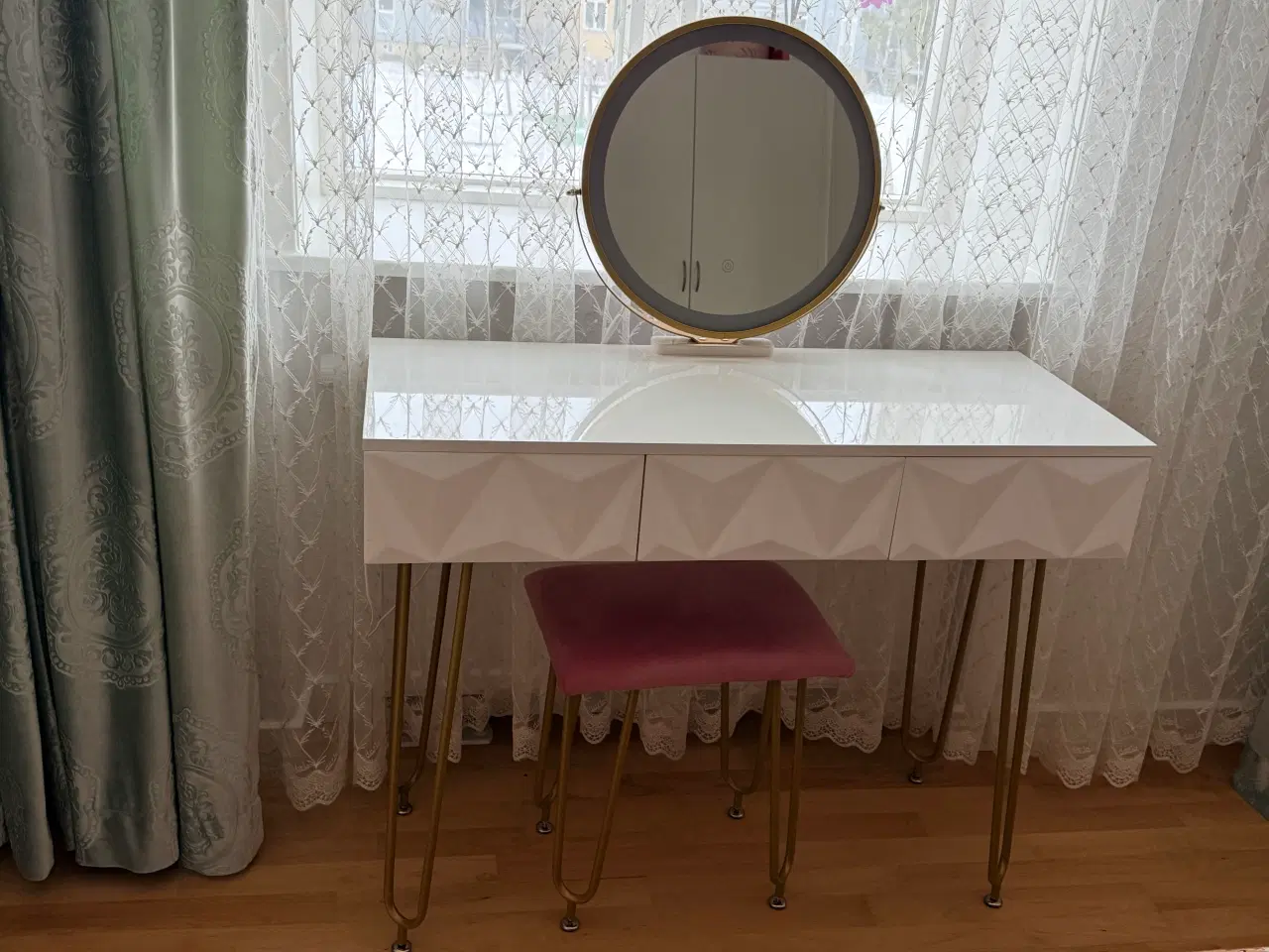 Billede 2 - Makeupbord med spejle 