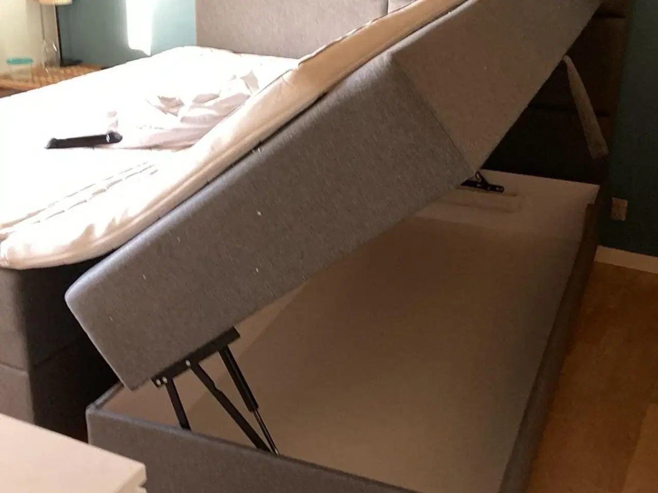 Billede 1 - Dobbeltseng med opbevaring