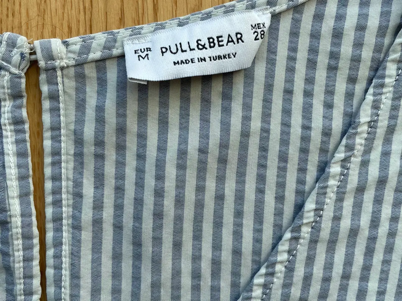 Billede 2 - Pull & Bear bæk&bølge bluse