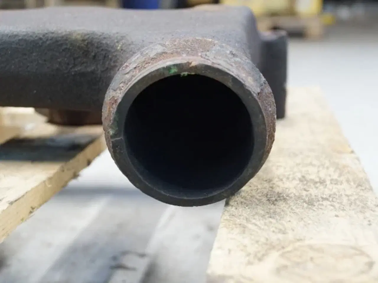 Billede 3 - John Deere 3040 Udstødningsmanifold R80982