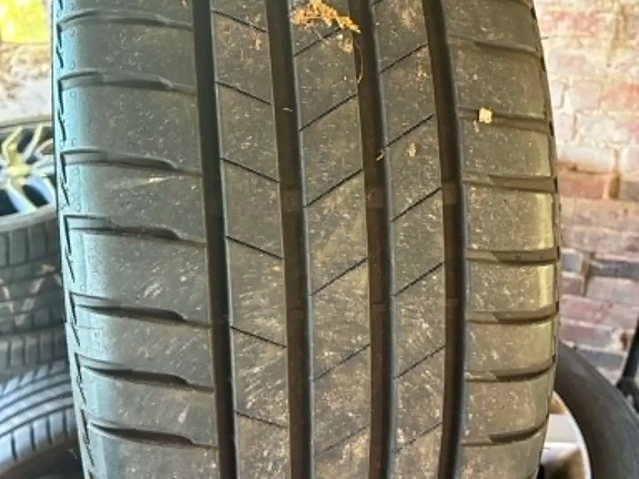 Billede 1 - 2 sommerdæk 215-40-18, Bridgestone, 
