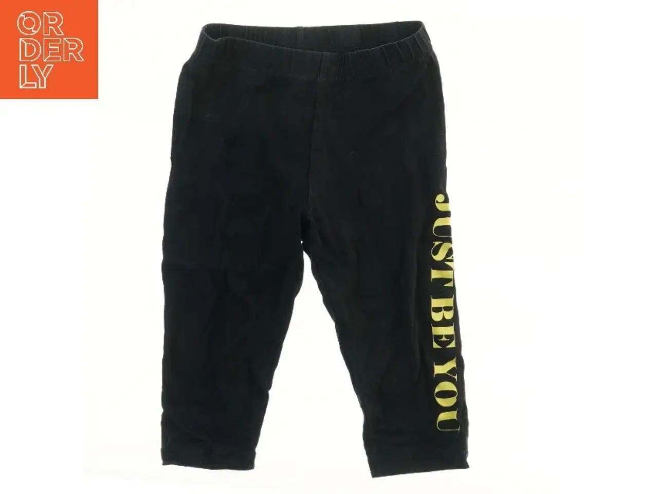 Billede 1 - Børnebukser med tekst fra VRS (str. 116)