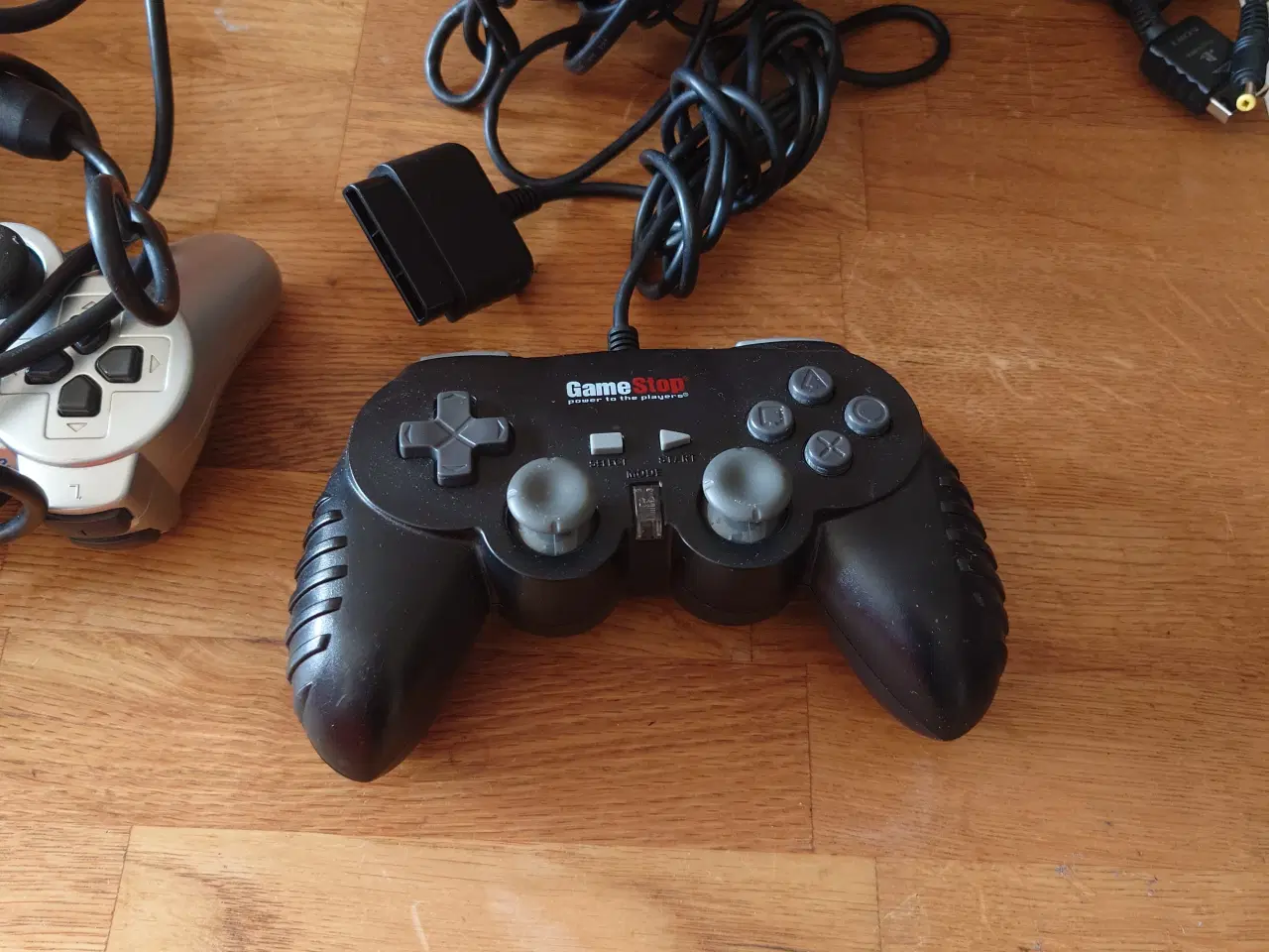 Billede 3 - PS2 silver, 2*Controlere og andet tilbehør 