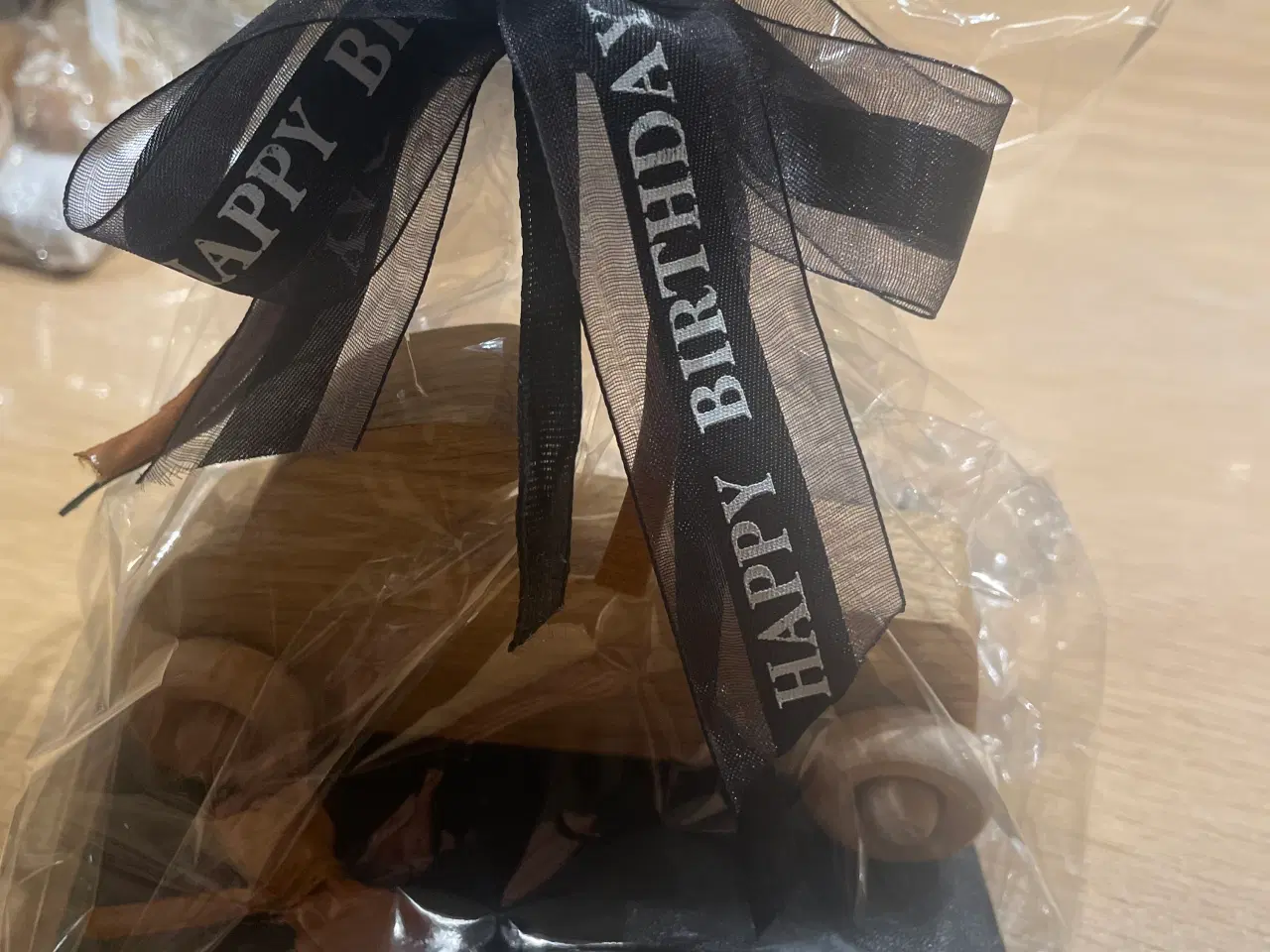 Billede 2 - Flotte håndlavede biler i træ.