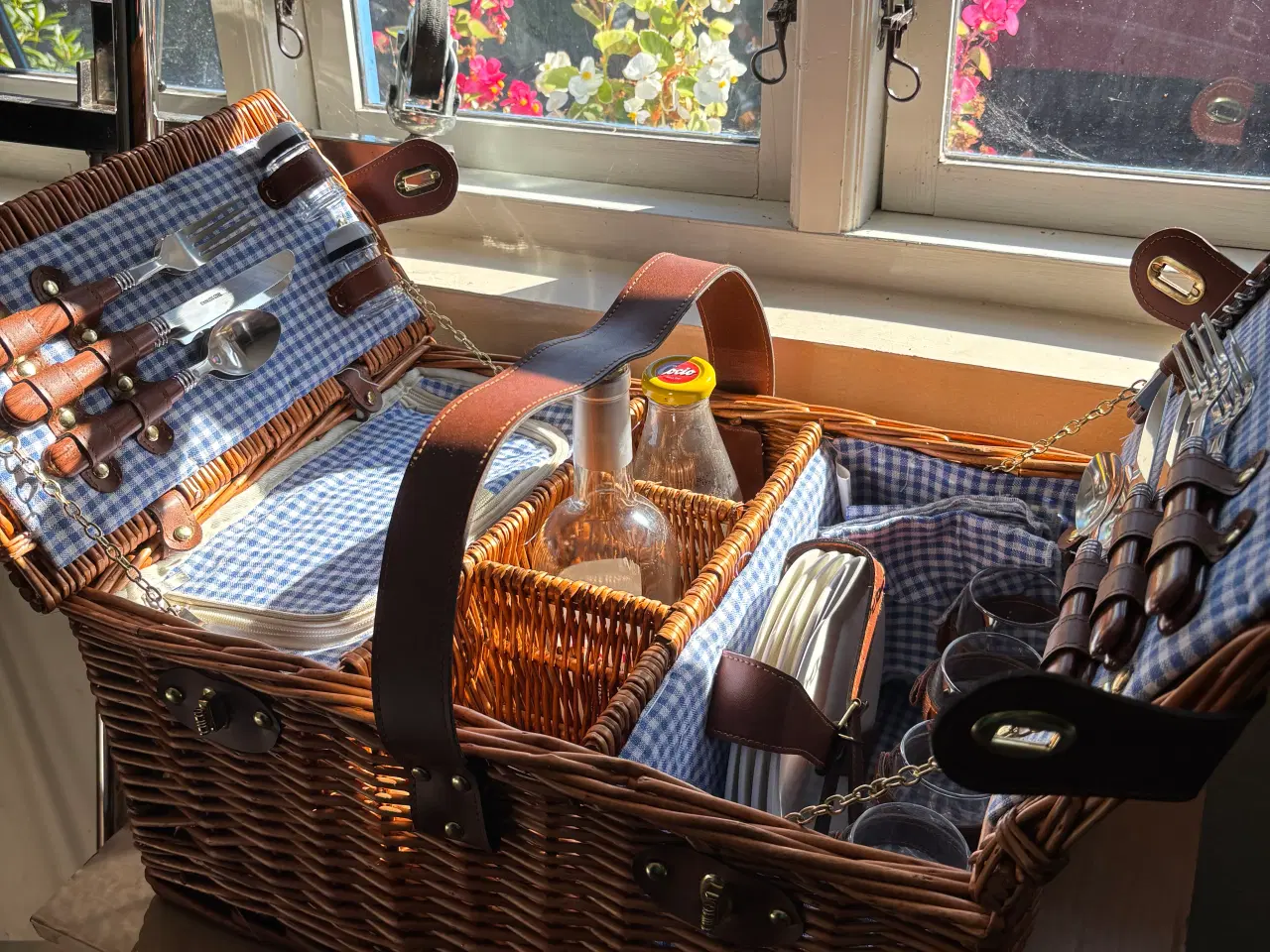 Billede 5 - Helt ny picnickurv med indhold og termotaske