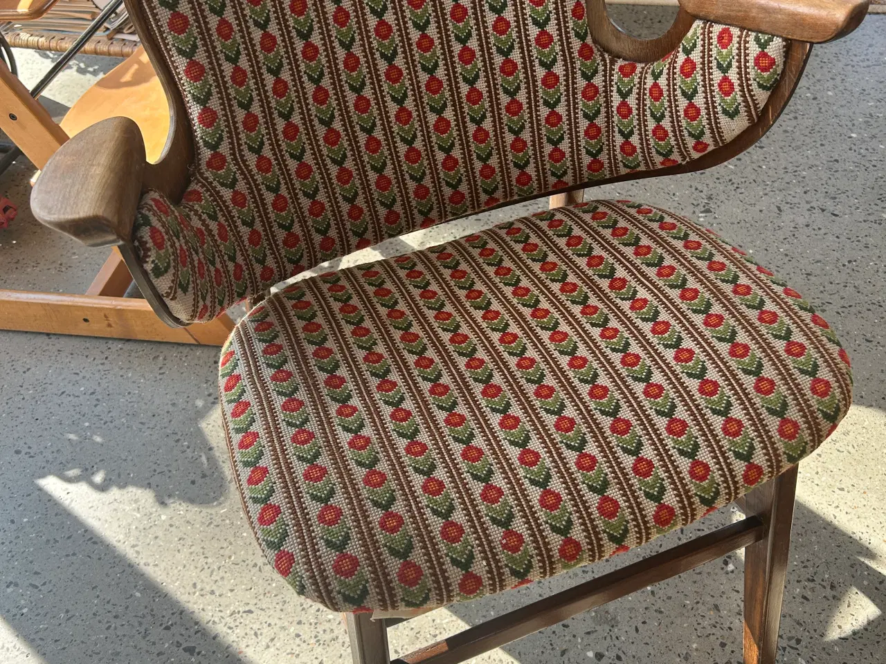 Billede 1 - Stol med brodering