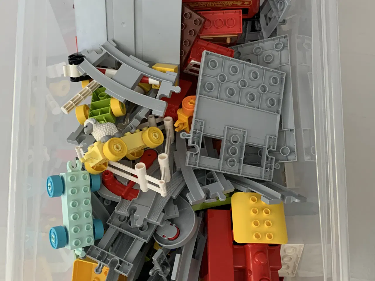 Billede 1 - Stor kasse med Lego duplo