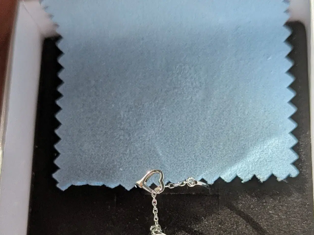 Billede 2 - Sterling sølv ring med zirkoner.