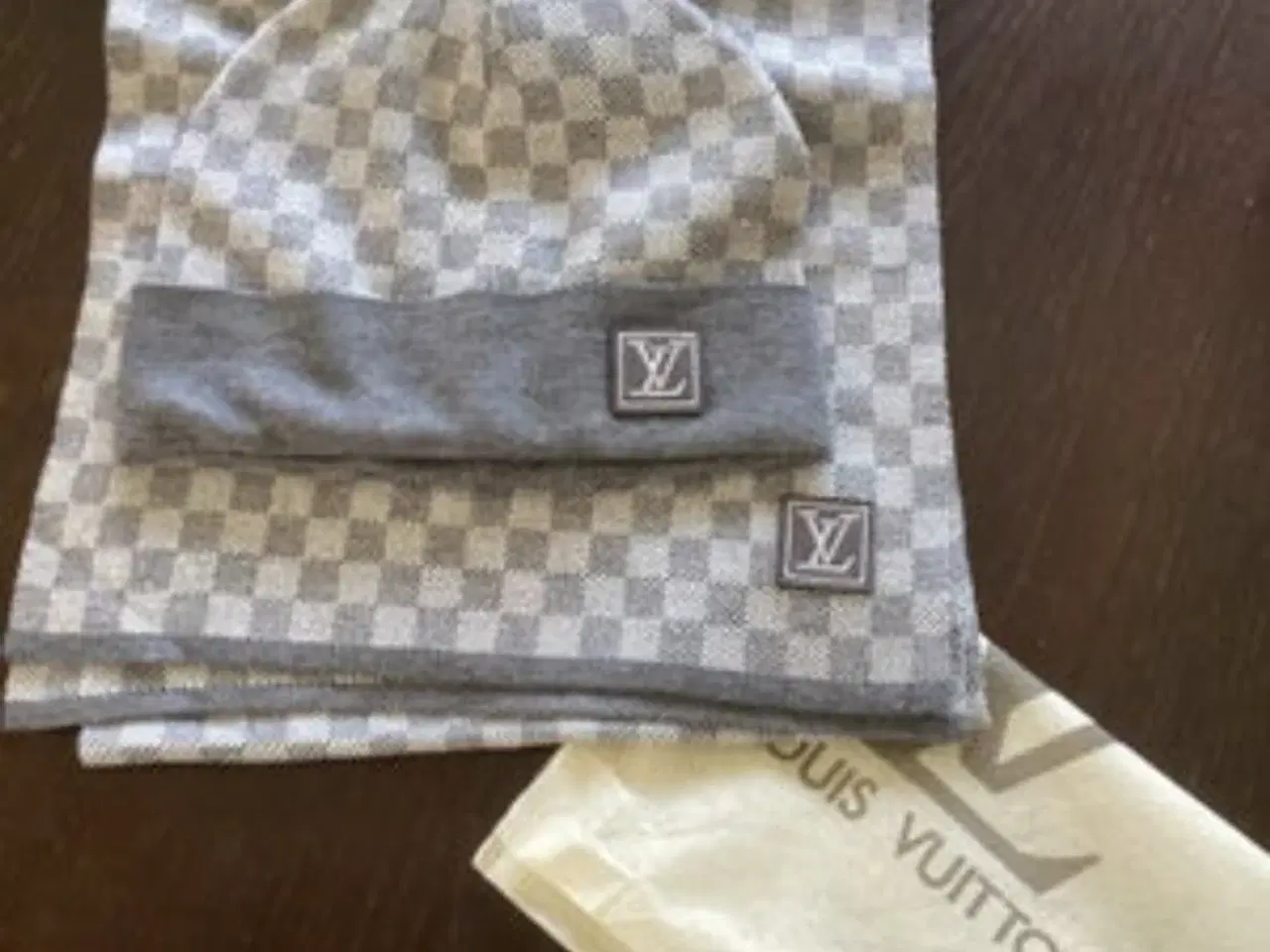 Billede 1 - Louis Vuitton hue og halstørklæde i cashmere