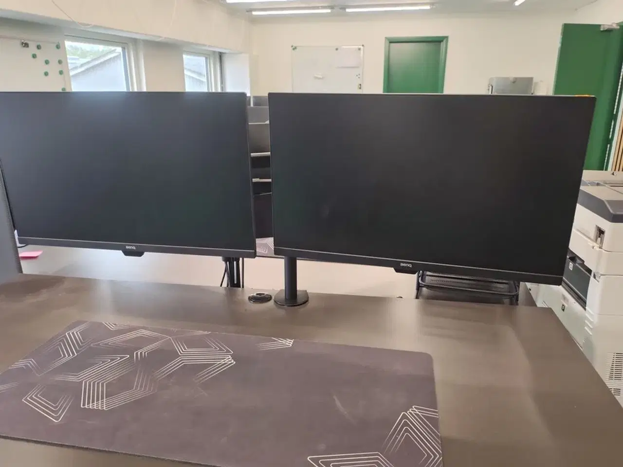 Billede 5 - En HP 32" skærm på stativ