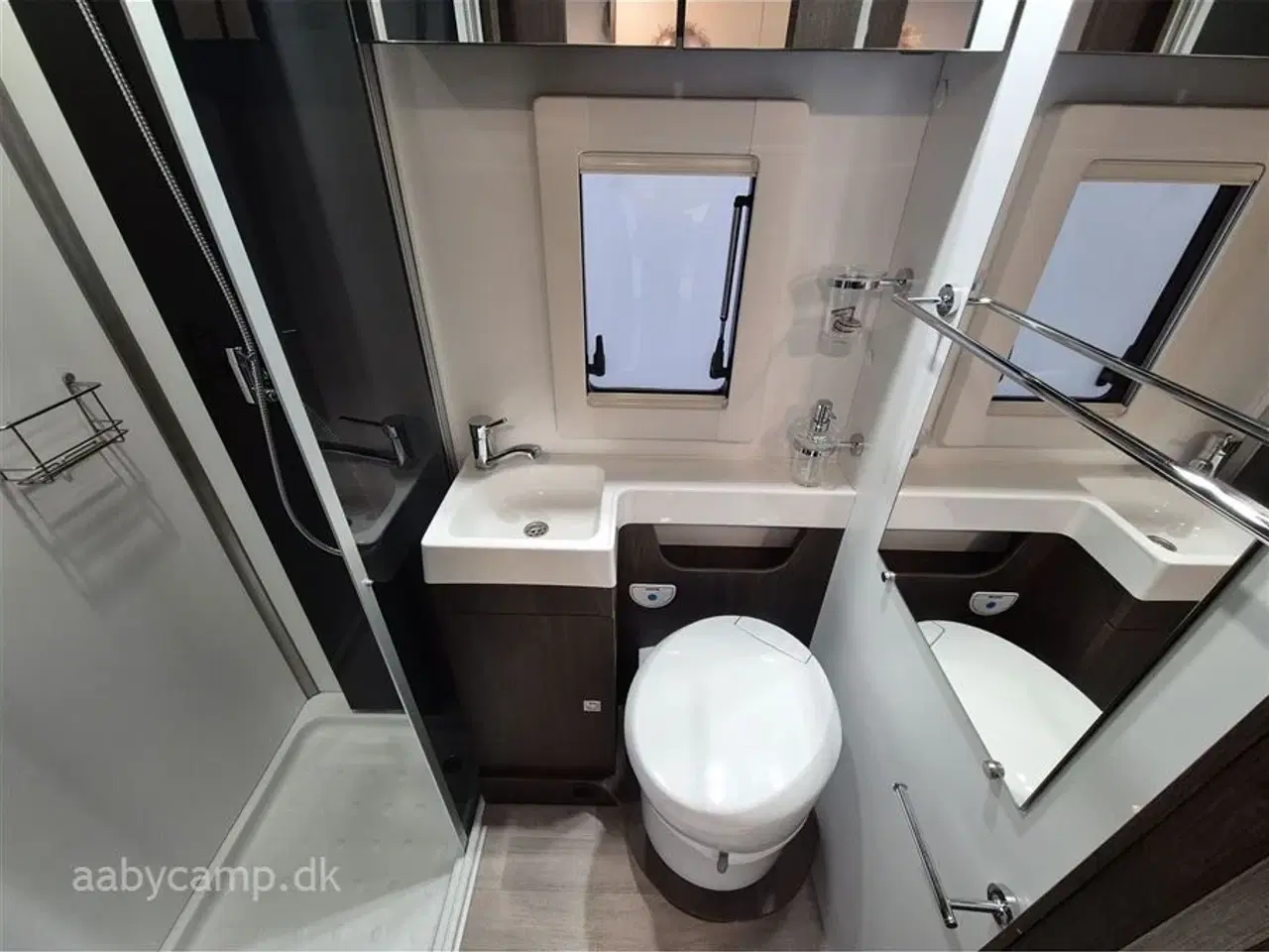 Billede 17 - 2021 - Benimar Sport 323 NK   Den Perfekte Familie camper. NK pakke. automatgear. solceller. 2x lithium batteri. 2000w inverter. Bemærk kun 20,000 Km !!!!