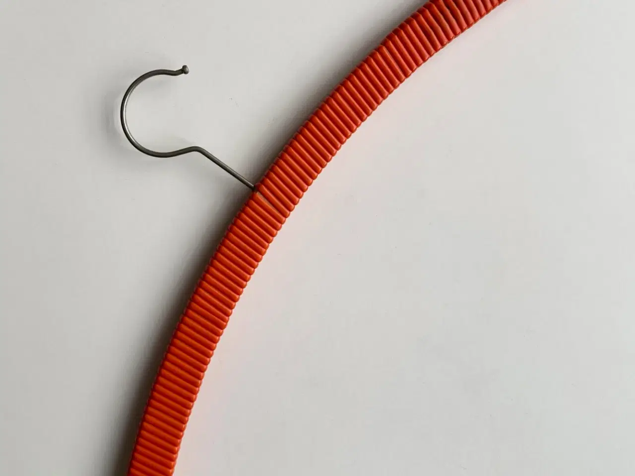 Billede 3 - Retro bøjle m plastbevikling, orange m roser