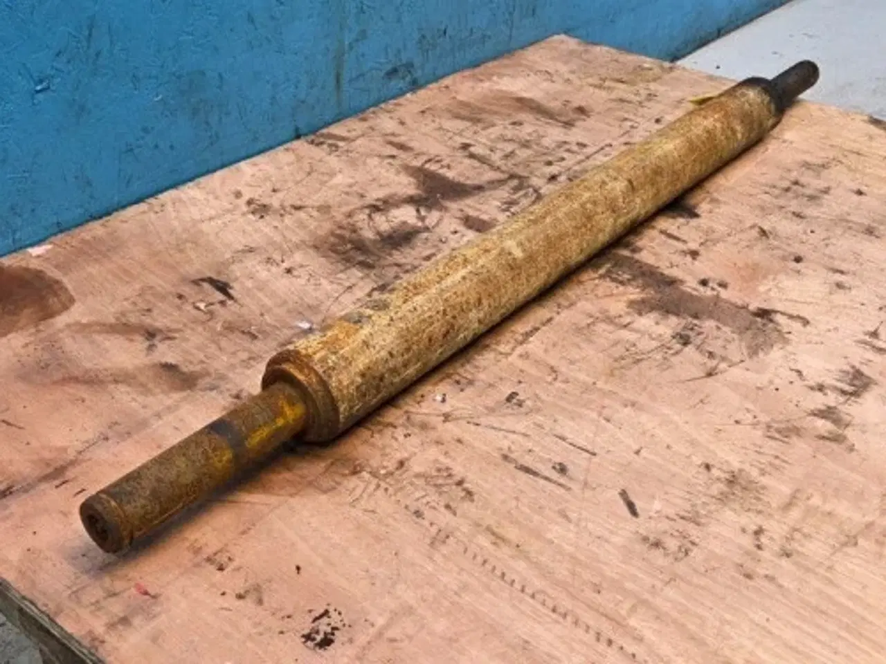 Billede 3 - New Holland LB110 Afstandsstykke 85801088