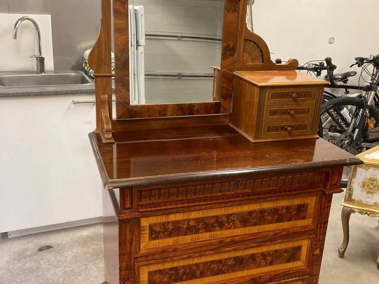 Billede 3 - Toiletbord lavet af møbelsnedker 