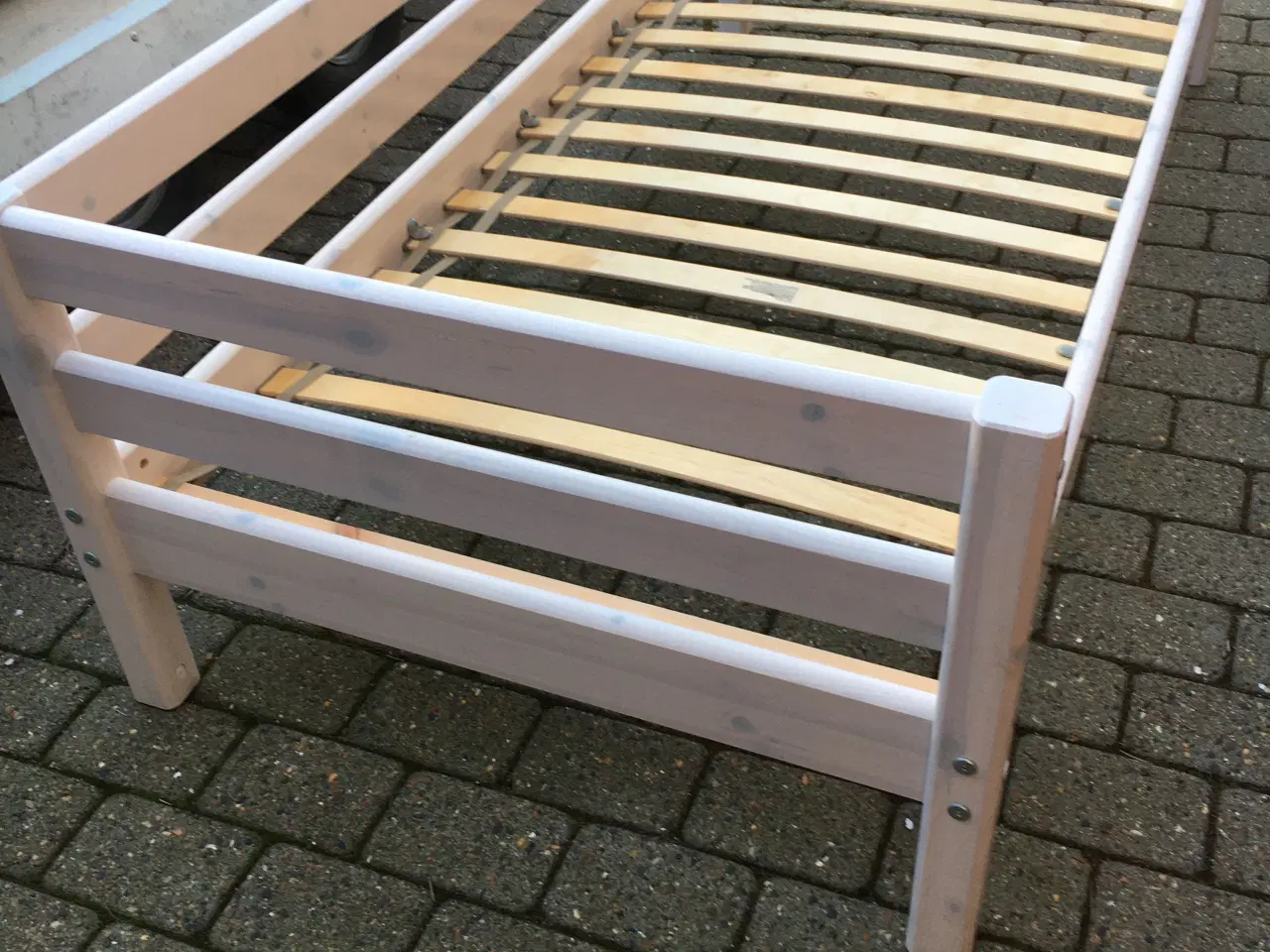 Billede 2 - FLEXA seng med FLEXA madras,  barn fra 3 årsaldere