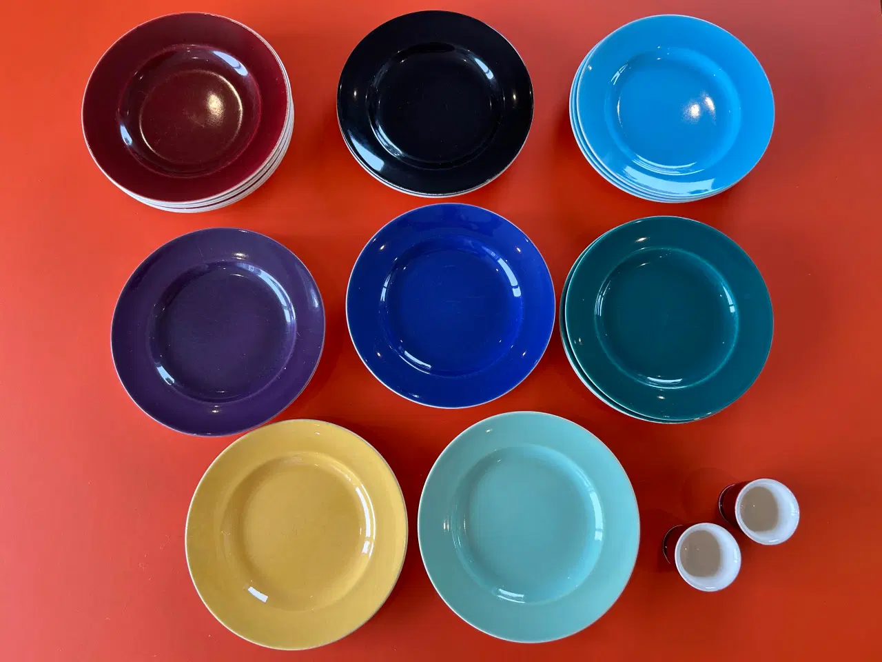 Billede 1 - Confetti Aluminia - 22 kagetallerkner og 2 æggebæg