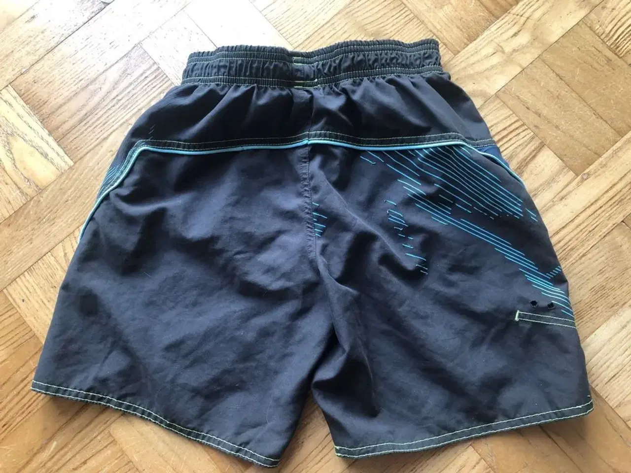 Billede 4 - Badeshorts 8-10 år