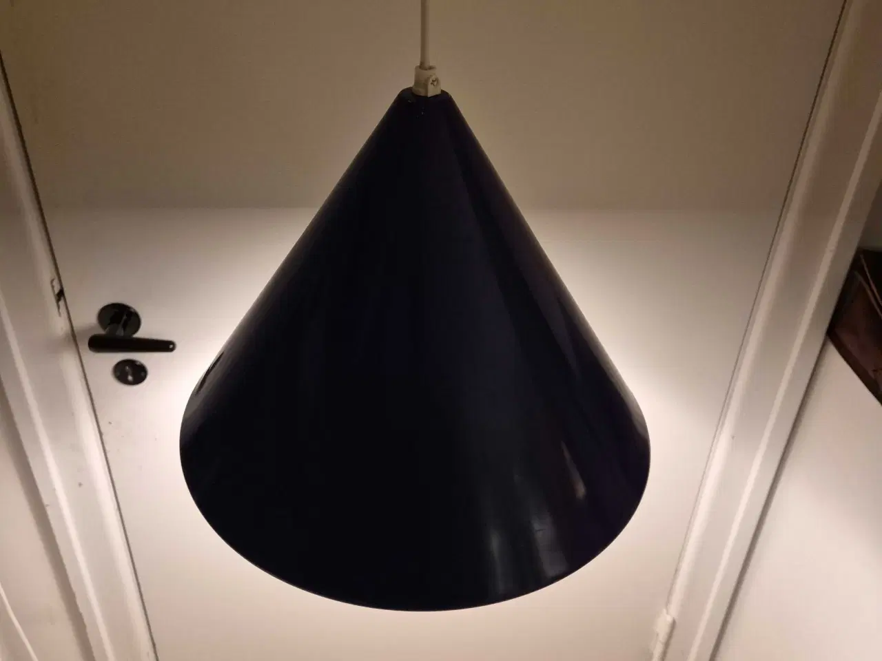 Billede 3 - Lilla kegleformet retrolampe 