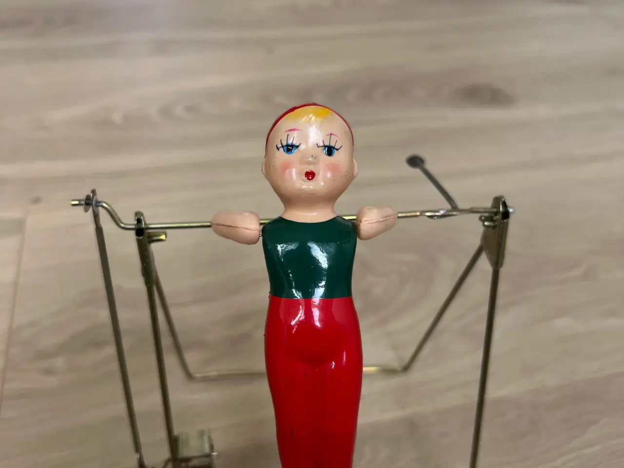 Billede 3 - Bliklegetøj med plastfigur i original emballage, S