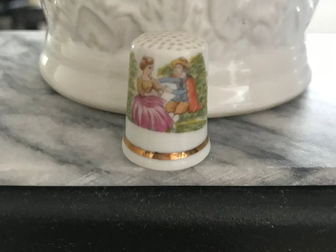 Billede 1 - Fingerbøl rokoko i porcelæn