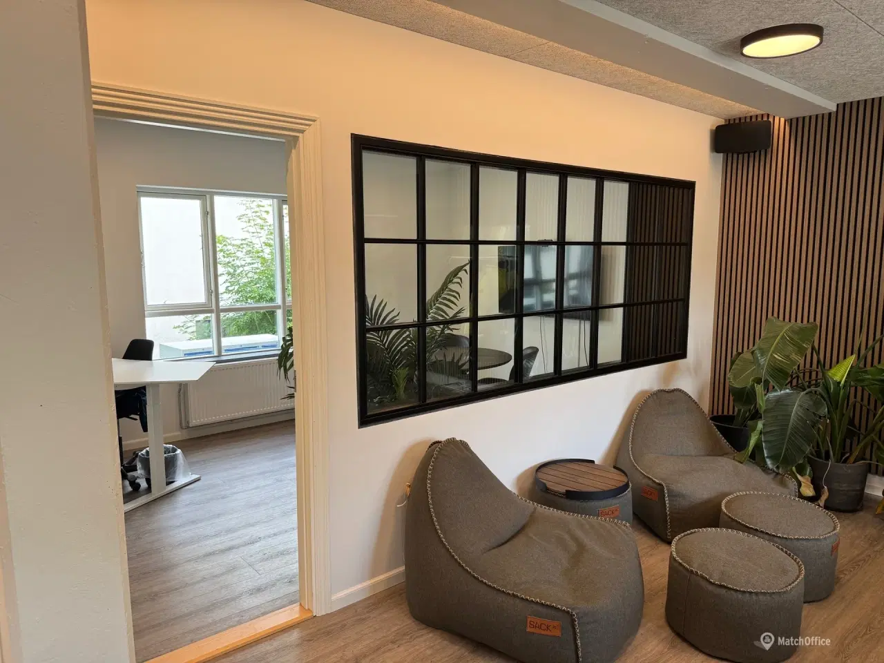 Billede 1 - Lyst og nyistandsat kontorlejemål i Brøndby – 14 m² med plads til 3 arbejdsstationer