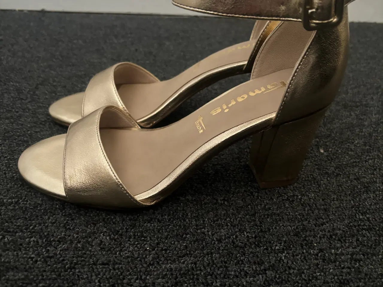 Billede 5 - Nye Tamaris guld sandaler 