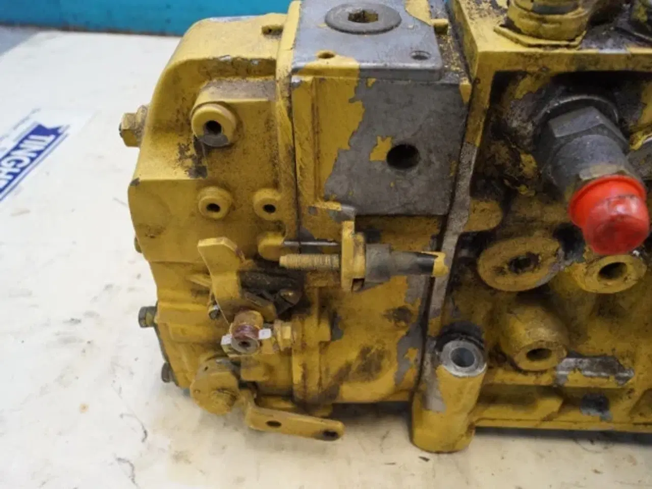 Billede 12 - Ford 678 HT Brændstofpumpe 84214403