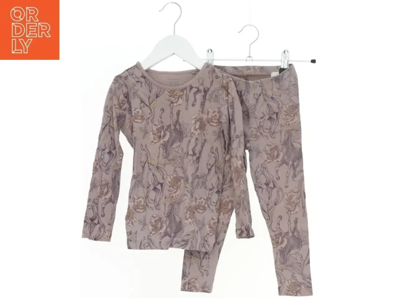 Billede 1 - Nattøjssæt sæt heste og gyldne detaljer (str. 98)