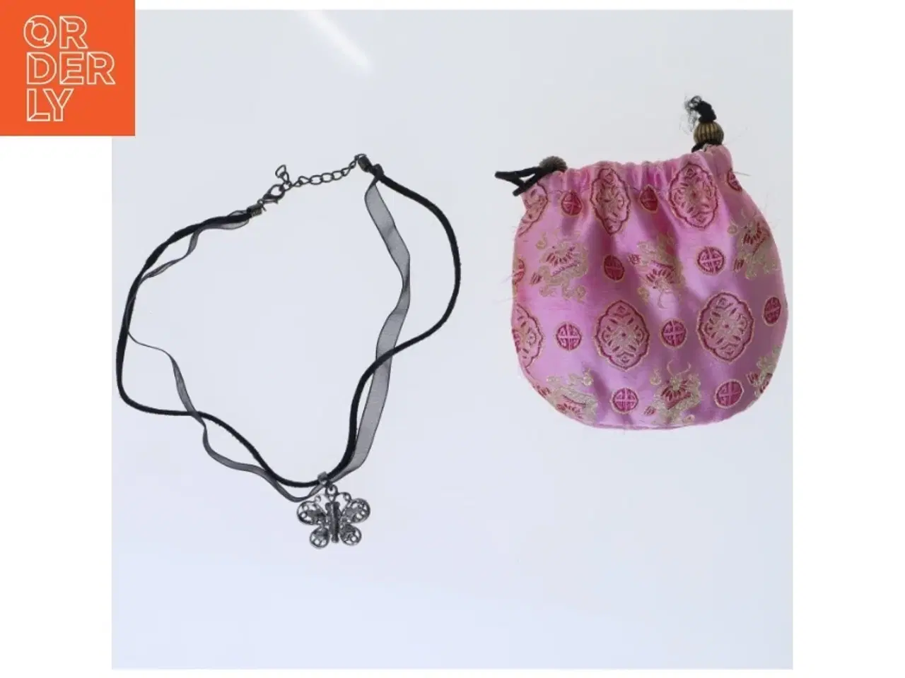 Billede 2 - Halskæde med sommerfuglevedhæng og brokadepose (str. 39,5 cm)