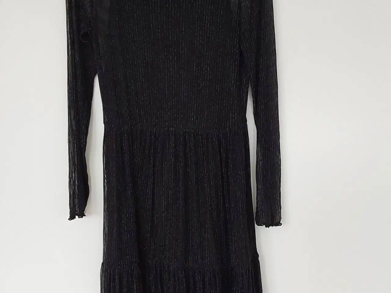 Billede 1 - Sort jule - nytårskjole fra VRS med sølvnister.