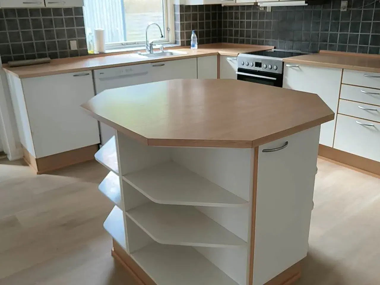 Billede 3 - udlejningsejendom - 2 lejligheder. GIV ET BUD!