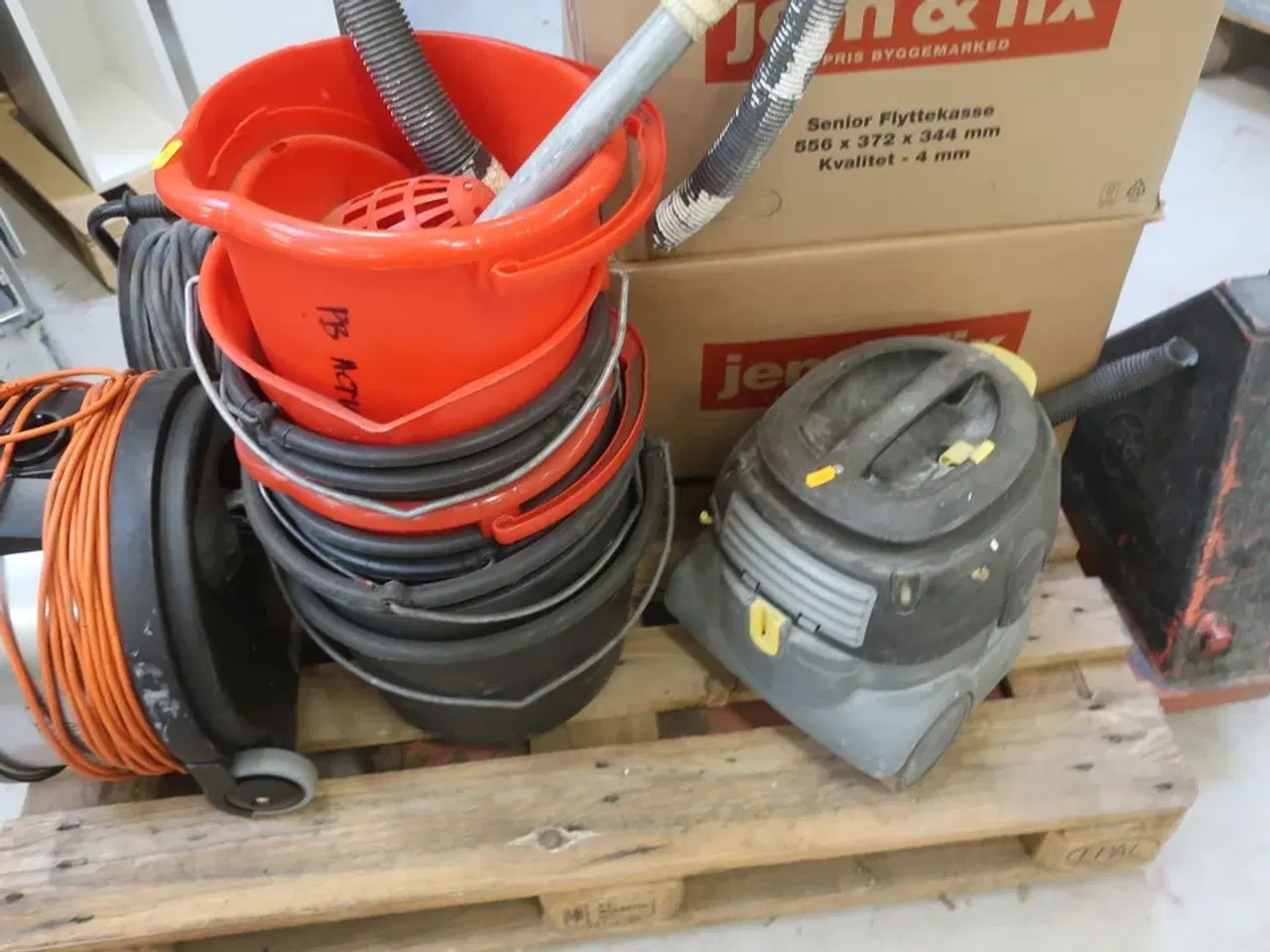 Billede 3 - 2 stk. støvsuger, spande og kabeltromler