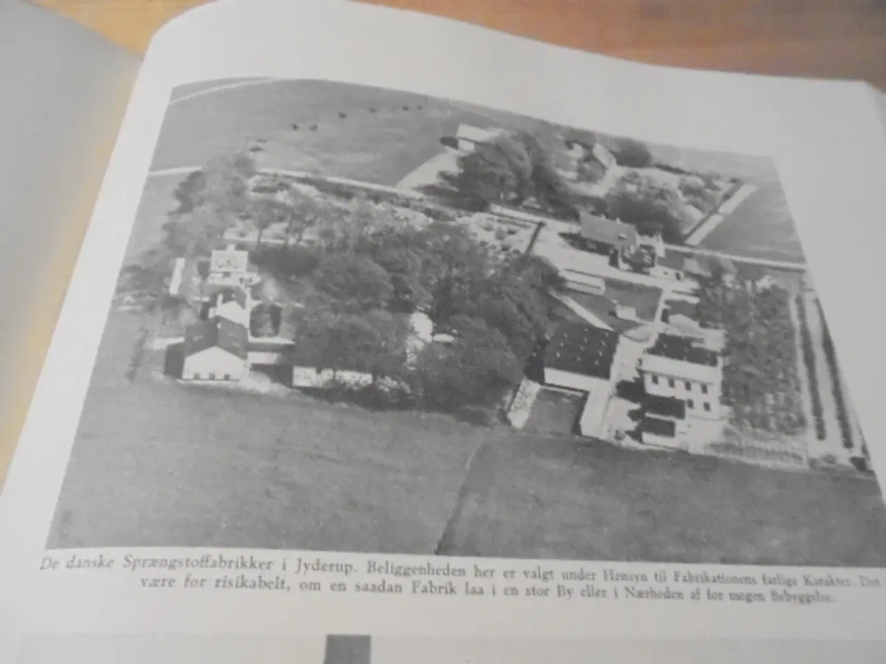 Billede 9 - DANSKE BYERS VÆKST OG VIRKE – stort værk fra 1945