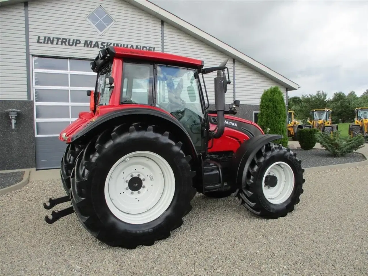 Billede 13 - Valtra N142 Med frontlift