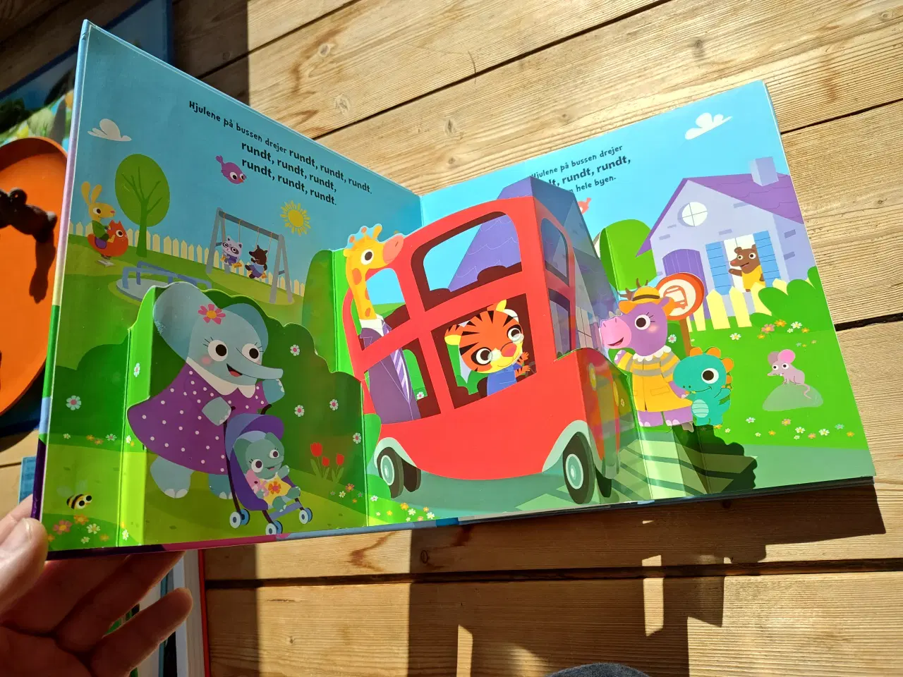 Billede 2 - Hjulene på Bussen 3D Pop-up BOG