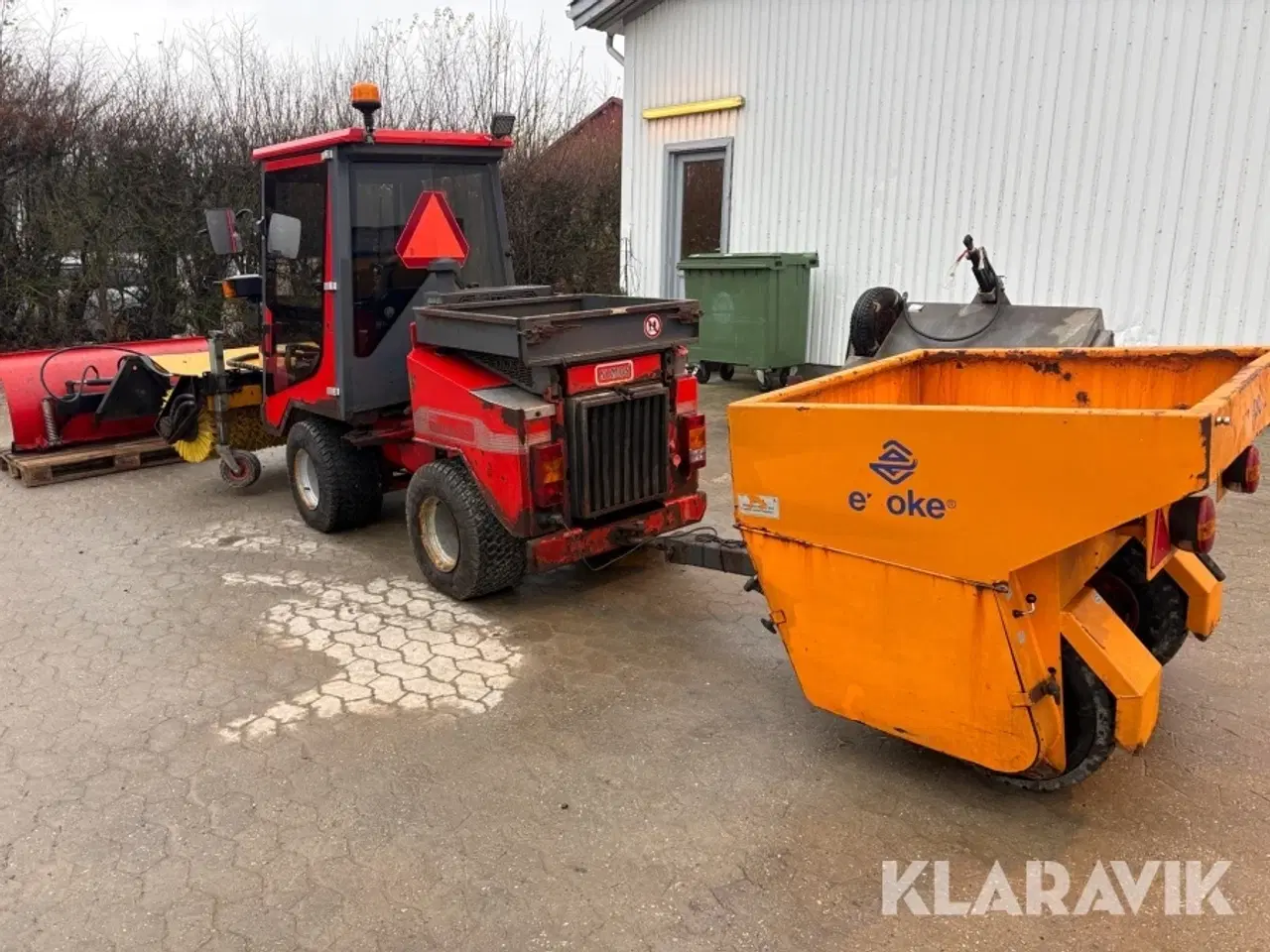 Billede 5 - Redskabsbærer Nimos Dm-trac 204 comfort med fejekost, saltspreder og sneblad