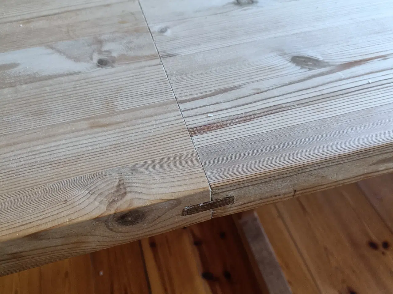Billede 1 - Spisebord i fyr
